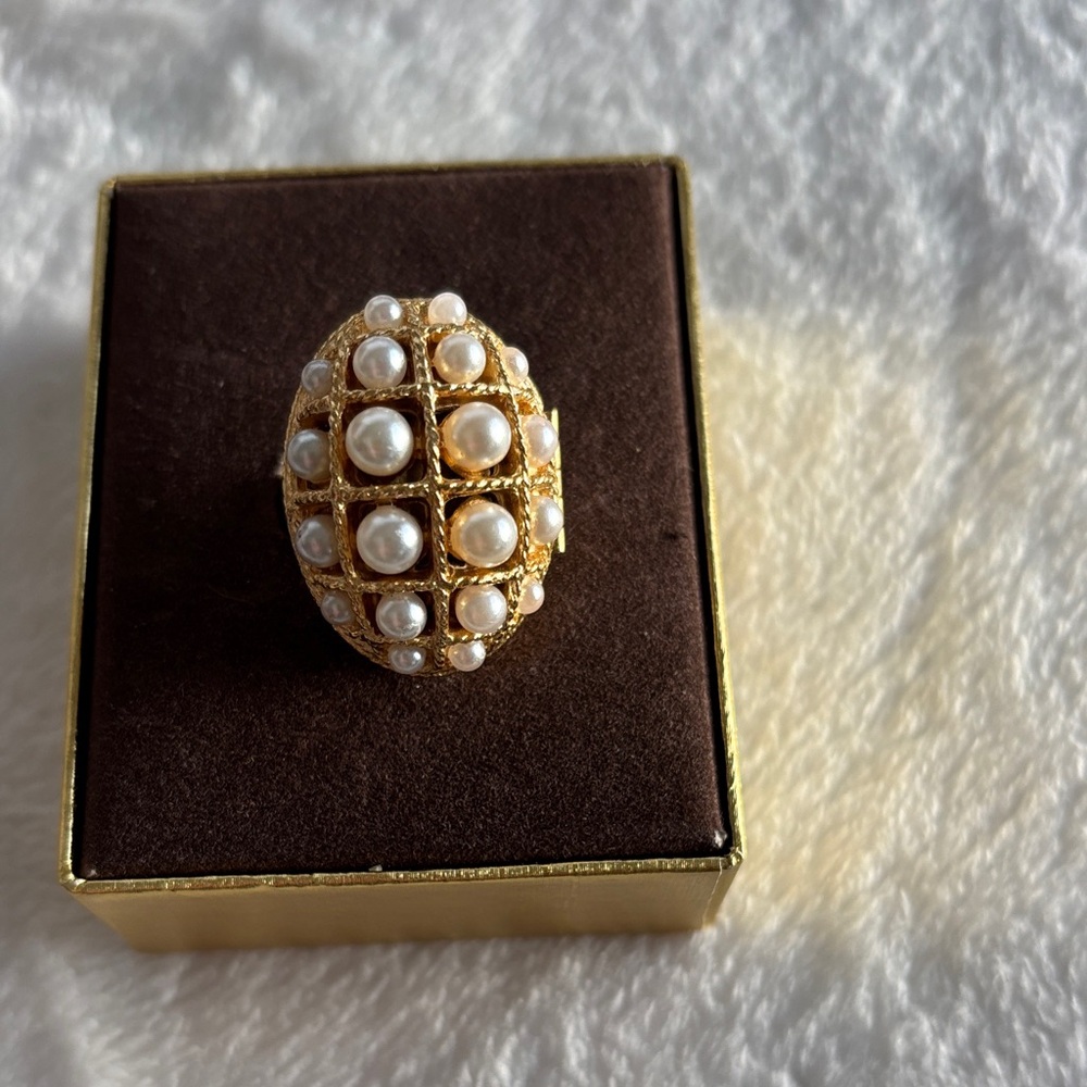 Vintage Avon Ring of Pearls Ring
